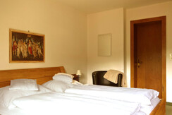 Zimmeransicht Richtung Badezimmer