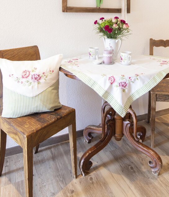 Eingangsbereich Tisch | © Matthias Sedlak