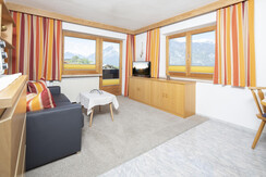 Wohnküche mit Schlafcouch