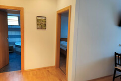 Eingang Bad und Eingang Schlafzimmer