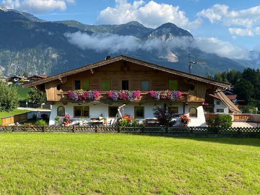 Hausansicht hinten, Garten