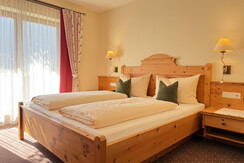 2. Zirbenholz Zimmer