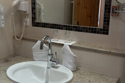 Zirbenholz Zimmer Bad