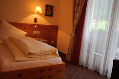 Einzelzimmer-Zirbenholz-2