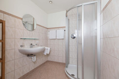 2-Raum Familienzimmer Reith Badezimmer