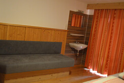Neues Sofa und Wachbecken