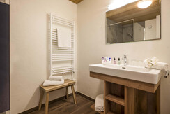 Landhaus_Alpbach_06_2017_Appartement_3_Bad_1