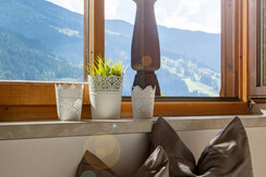 Landhaus_Alpbach_08_2023_Schlafzimmer_Detail_3