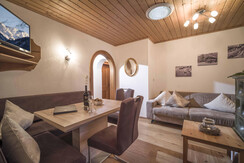 Landhaus_Alpbach_Appartement_2_Wohnzimmer_1