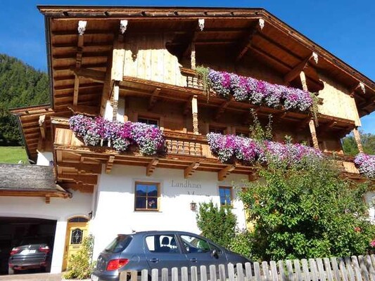 Haus im Sommer | © Landhaus Mayer