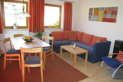 Wohnbereich mit Ausziehbarer Couch