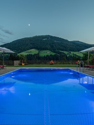 Hotel mit Pool und Panoramablick