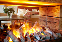 Altholzofen im Wohnkomfortzimmer Panorama_Romantik