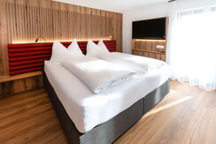 68d76e4f-a546-4d41-b96d-677299337771