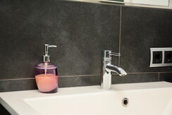 Ferienwohnung_Kramsach_ Alpachtal_Waschtisch