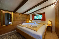 Gustl‘s Hütte 1. St. Schlafzimmer