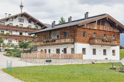 Riedhof-Zuahaus Foto mit Balkon
