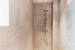 Sunny Mountain_Alpbach_Mountain_Dusche