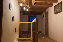 Hausgang OG_Unterhachl_Breitenbach_Alpbachtal