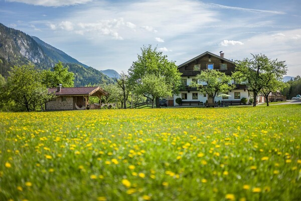 Windhaghof Haus Frühjahr | © Hannes Dabernig