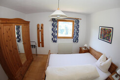 Schlafzimmer 1