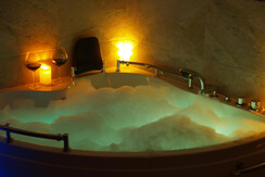 Relaxing whirlpool bath