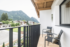 apartments43-reith-im-alpbachtal-balkon-mit-naturb